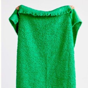 Green cloudy Bouclé throw blanket
